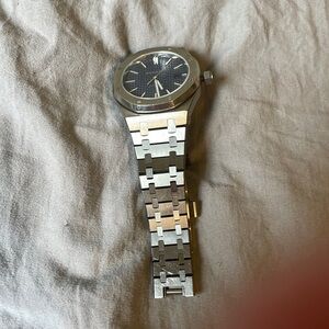 Audemars piquet missing a screw and mechanical issues still works tho good price